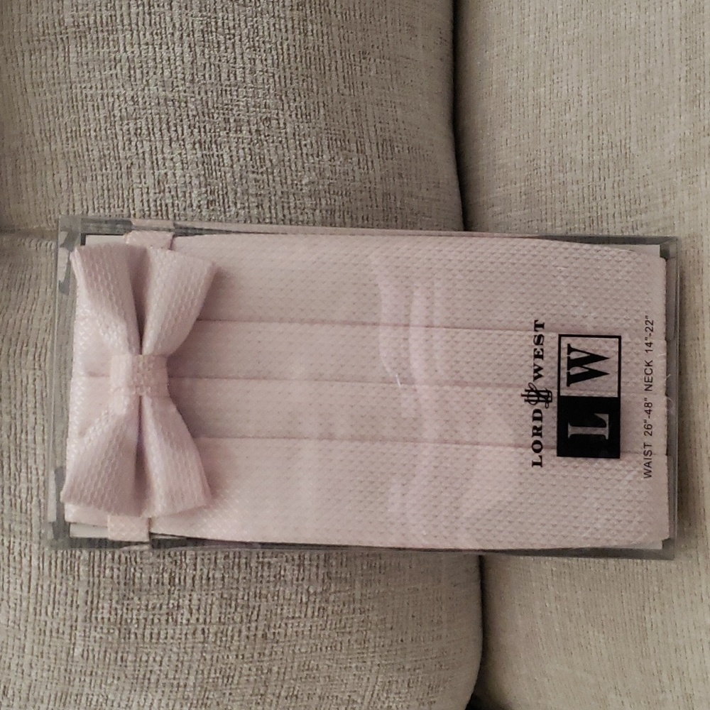 Light Rose Tuxedo Cummerbund and Bow Tie Set 🥳